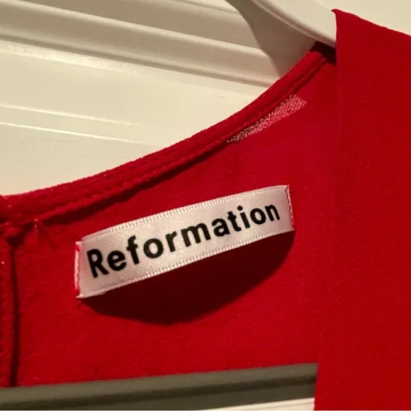 Rare Reformation dress in a vibrant red - Picture 5 of 5